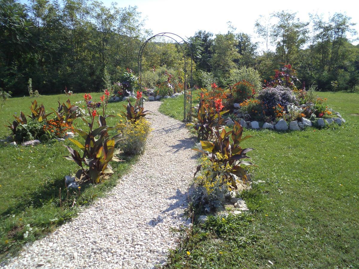 Pollushof Panzio Es Etterem Bed & Breakfast Csolnok Exterior photo