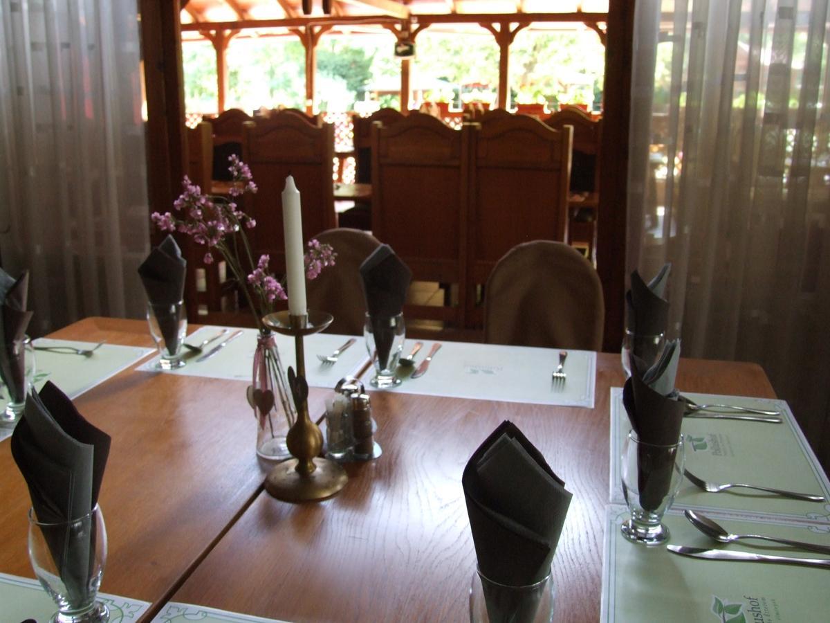 Pollushof Panzio Es Etterem Bed & Breakfast Csolnok Exterior photo